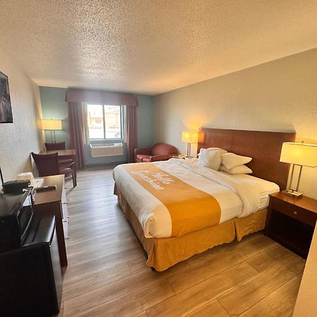 Days Inn By Wyndham Salina I-70 Exteriér fotografie