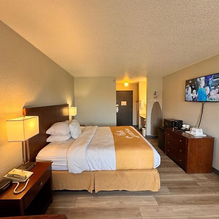Days Inn By Wyndham Salina I-70 Exteriér fotografie
