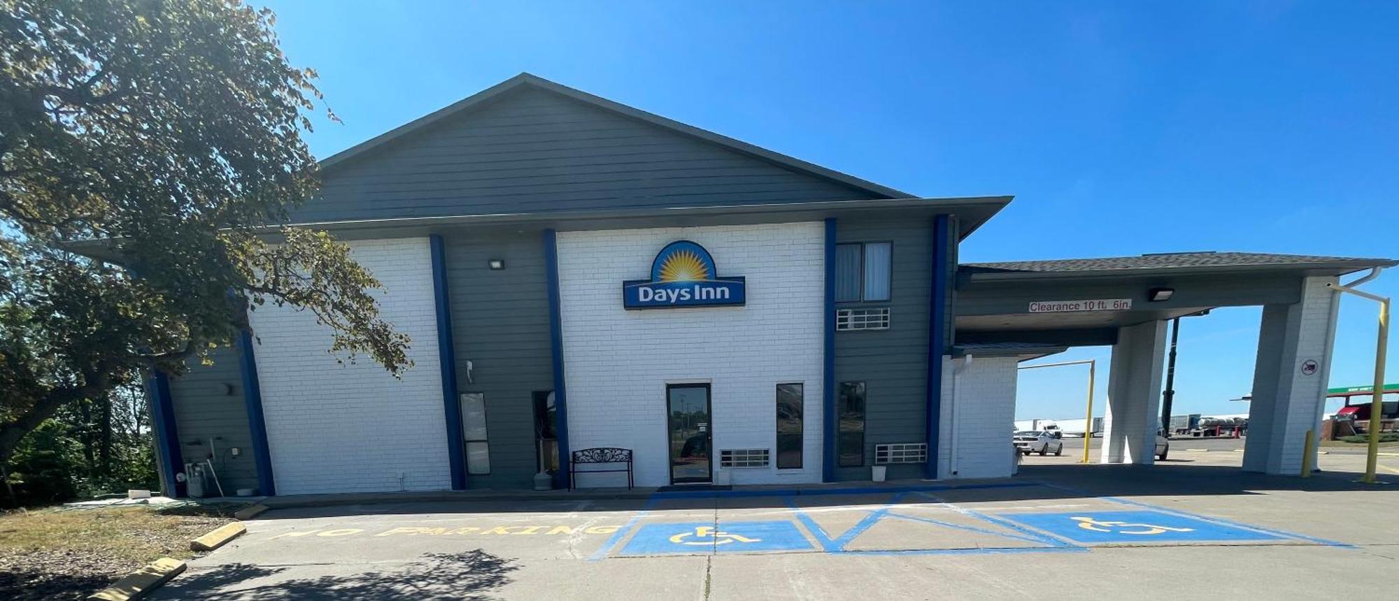 Days Inn By Wyndham Salina I-70 Exteriér fotografie