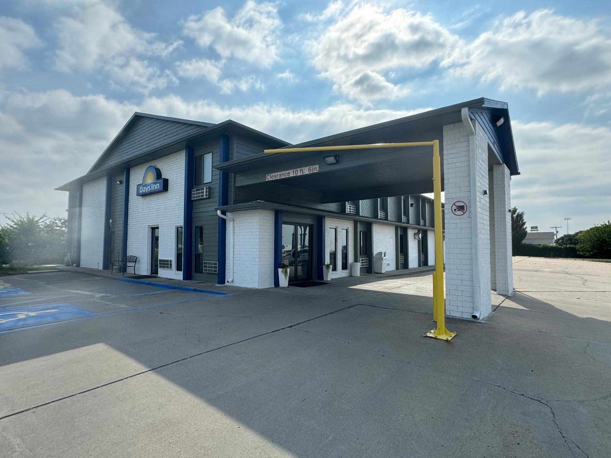 Days Inn By Wyndham Salina I-70 Exteriér fotografie