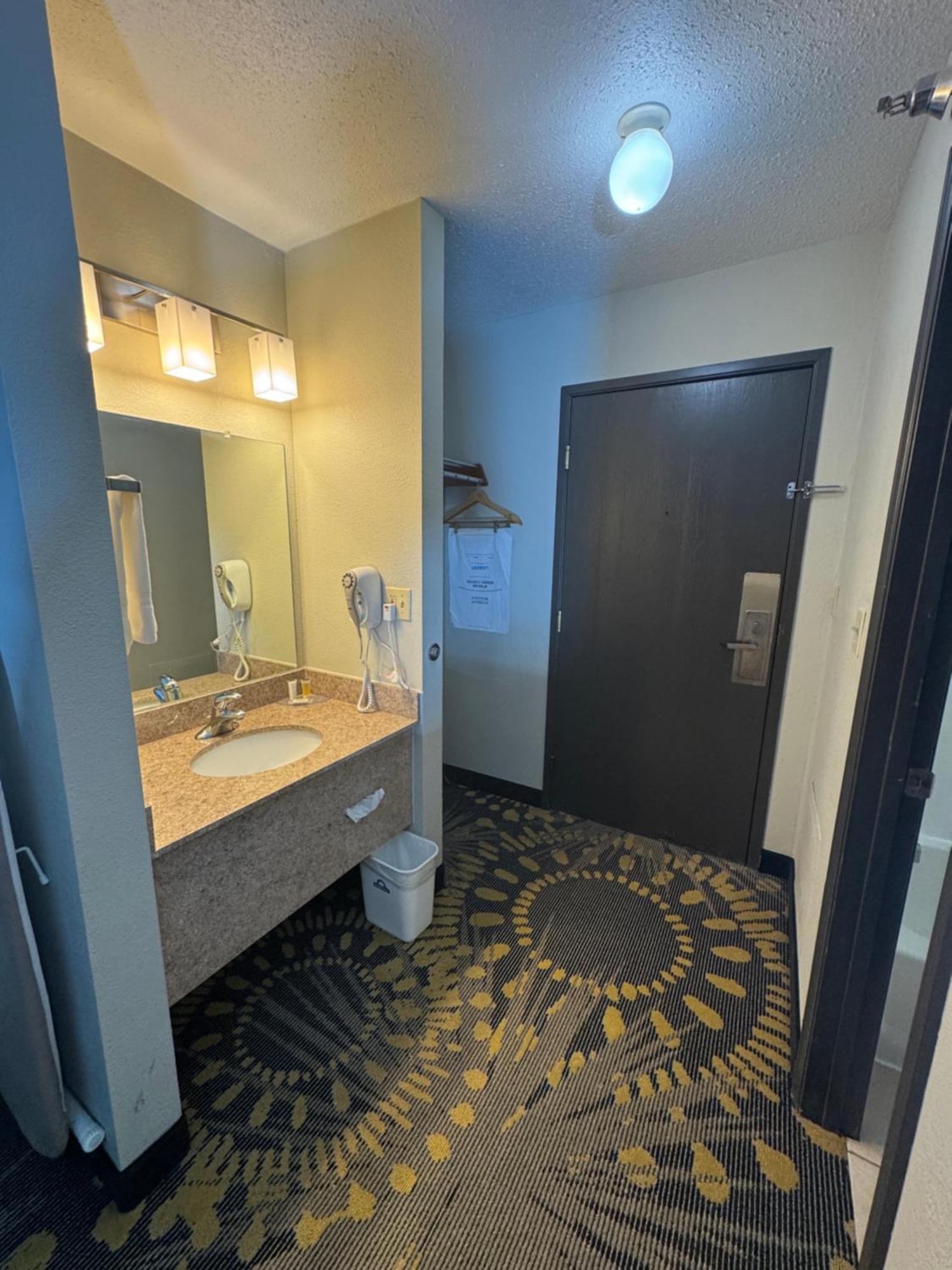 Days Inn By Wyndham Salina I-70 Exteriér fotografie