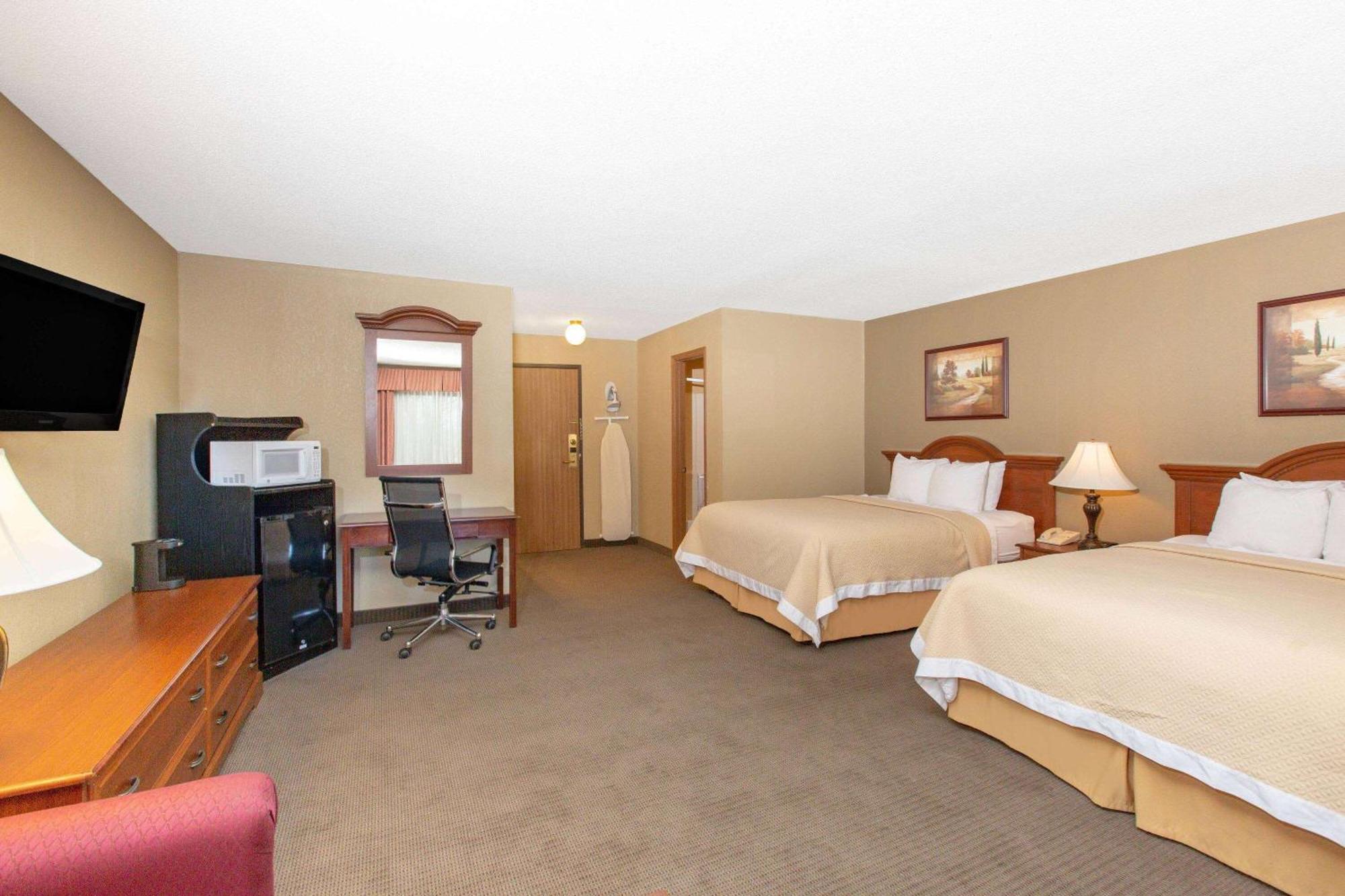 Days Inn By Wyndham Salina I-70 Exteriér fotografie