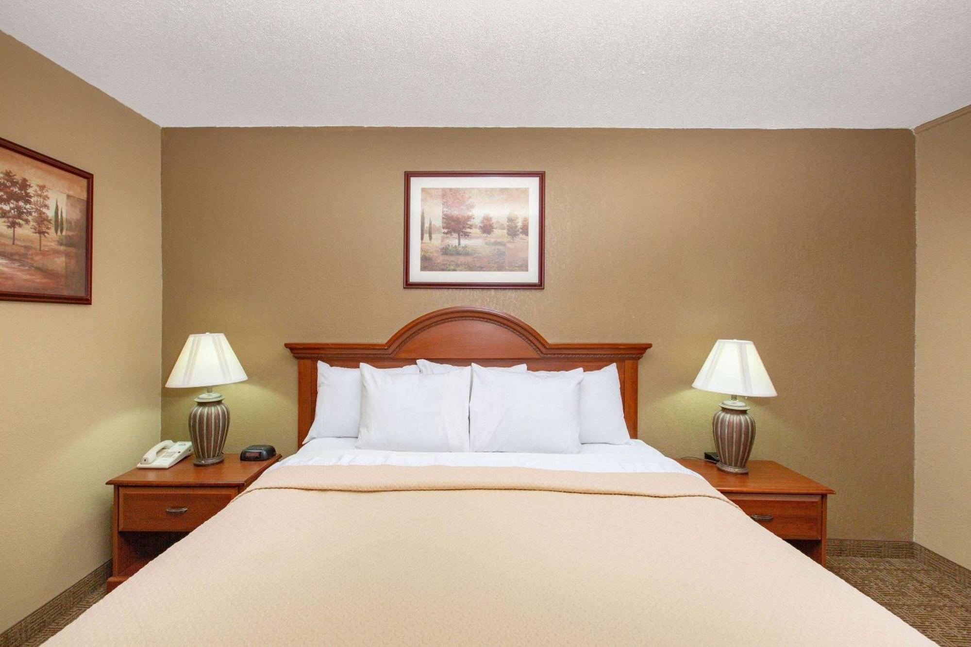 Days Inn By Wyndham Salina I-70 Exteriér fotografie